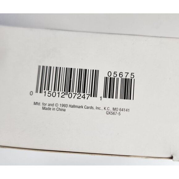 Hallmark 20 Year Anniversary Edition of Here Comes Santa Shopping with Santa - Picture 3 of 5